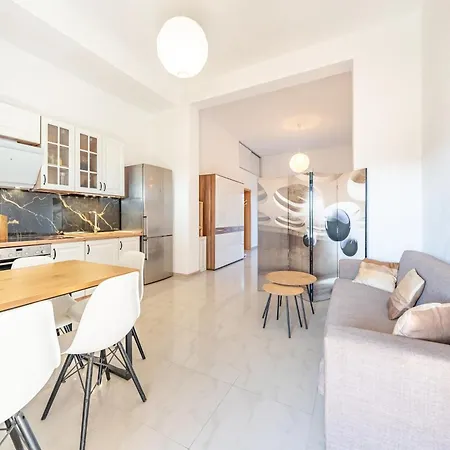 Melissa * Chalikounas